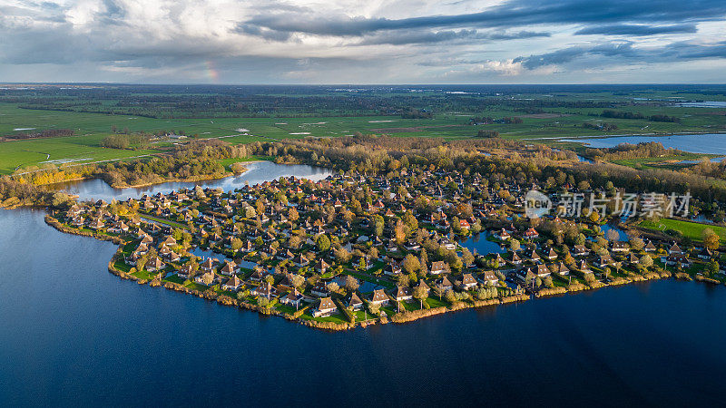 荷兰，弗里斯兰岛，Luchtfoto van heet dorp